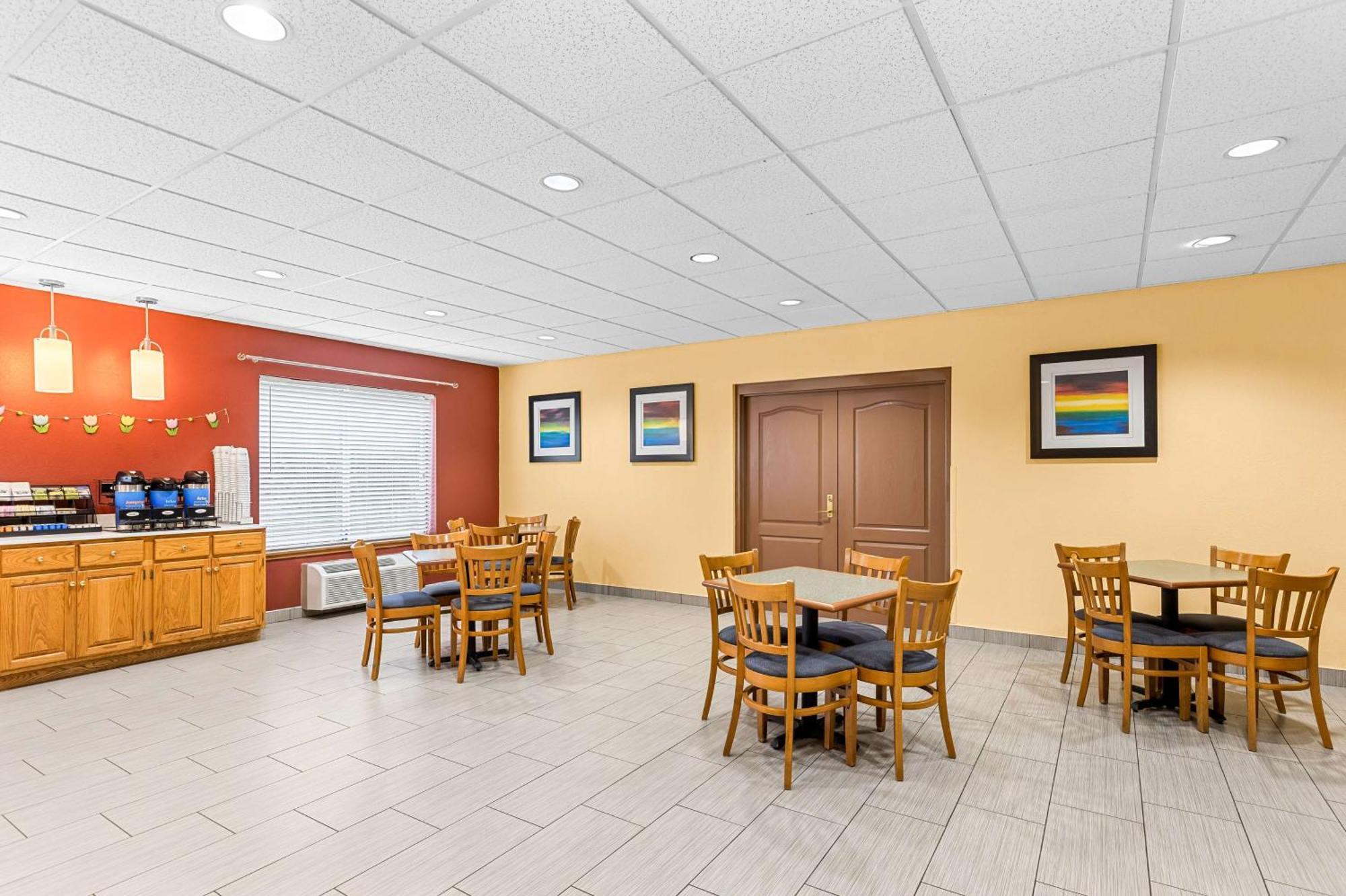 Best Western Holiday Manor Newton Esterno foto
