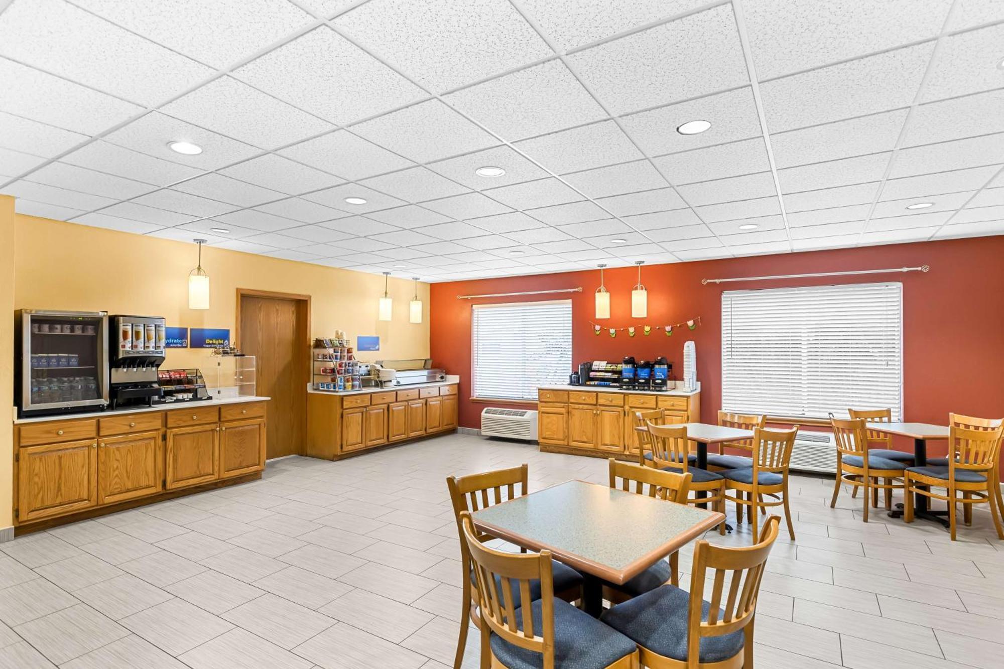 Best Western Holiday Manor Newton Esterno foto