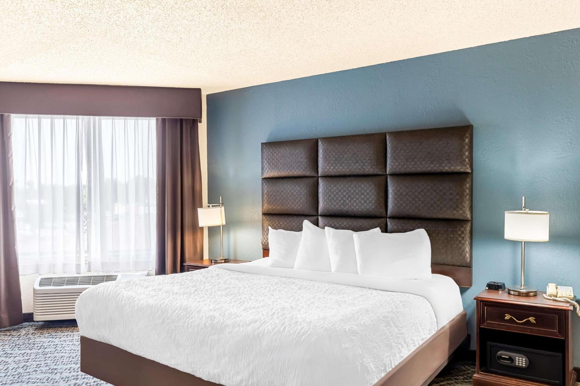 Best Western Holiday Manor Newton Esterno foto