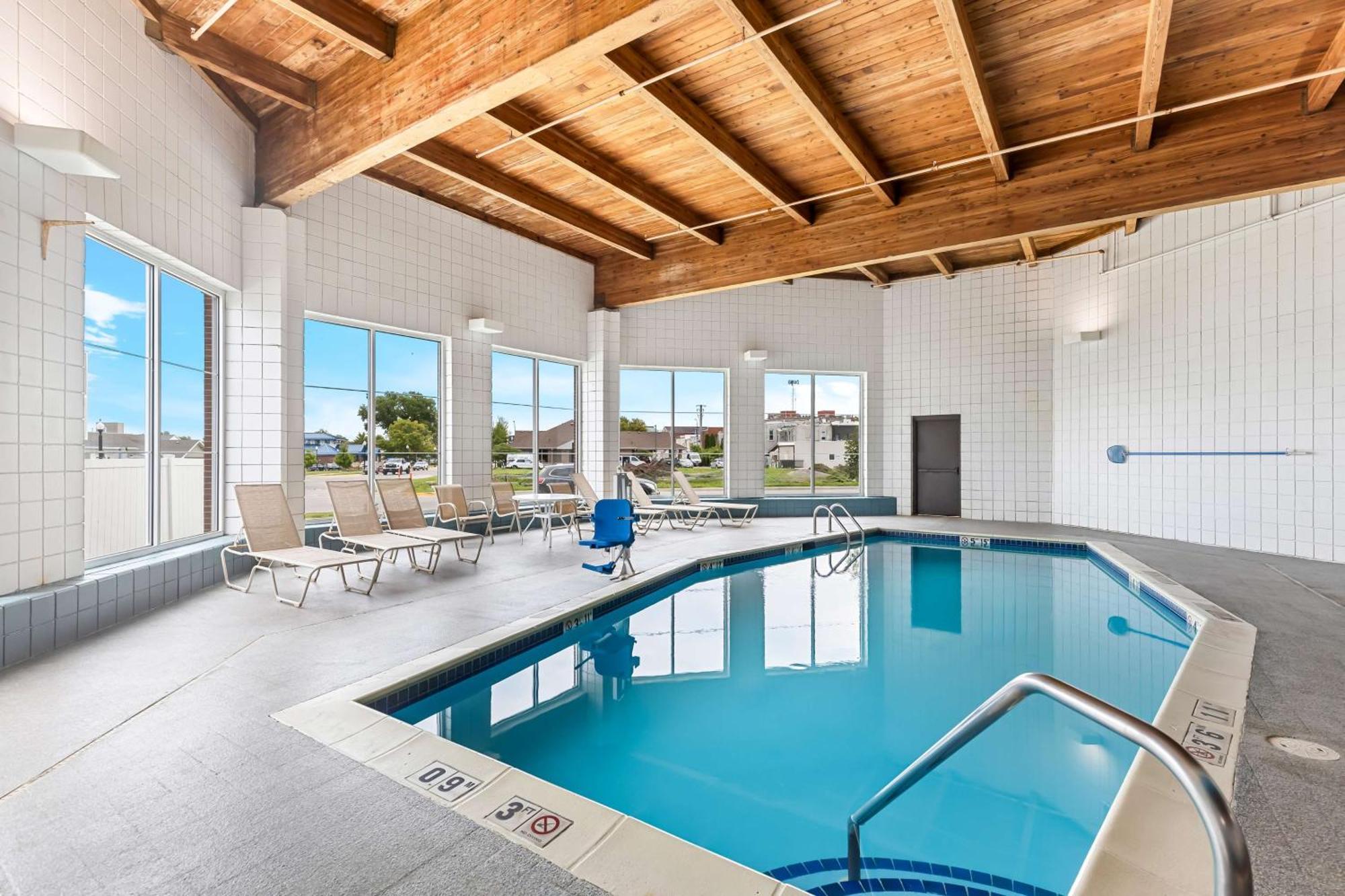 Best Western Holiday Manor Newton Esterno foto