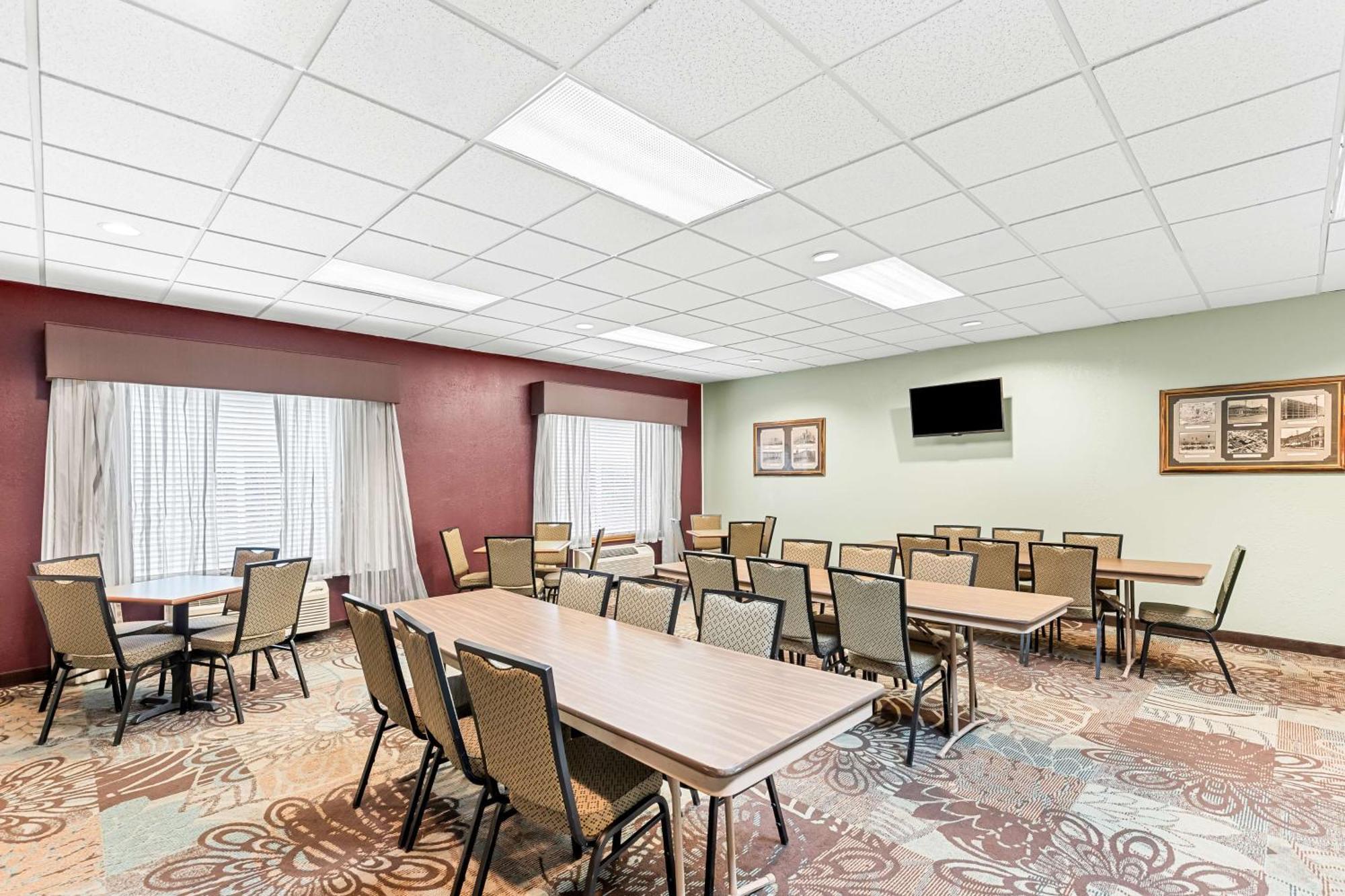 Best Western Holiday Manor Newton Esterno foto